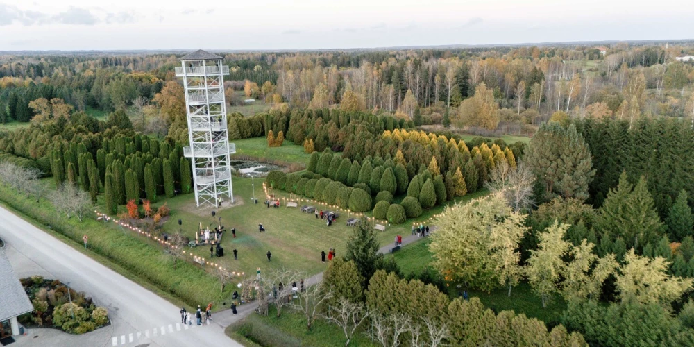  11. oktobrī Latvijas valsts mežu arborētumā Kalsnavā notika maģiskā un atraktīvā Raganu slotu balle.