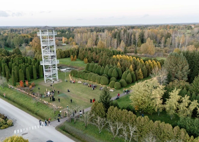 11. oktobrī Latvijas valsts mežu arborētumā Kalsnavā notika maģiskā un atraktīvā Raganu slotu balle.