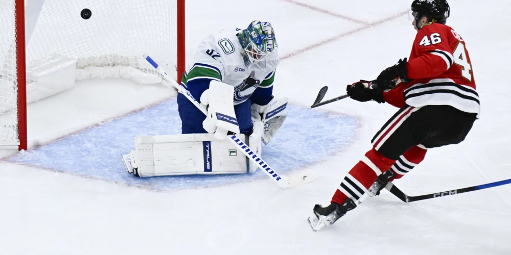 "Canucks" pēcspēles metienos ar 3:2 (0:2, 2:0, 0:0, 0:0, 1:0) uzvarēja Čikāgas "Blackhawks" komandu, pārtraucot divu zaudējumu sēriju.