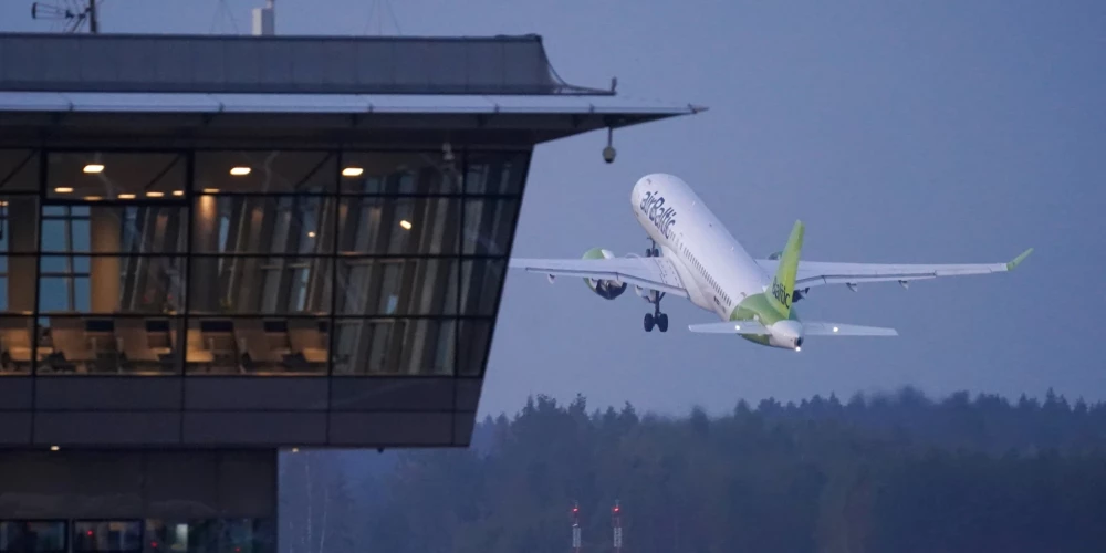 Латвийские A220 временно сменят прописку — их арендует Air Serbia.