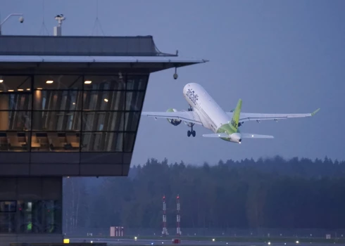 Латвийские A220 временно сменят прописку — их арендует Air Serbia.