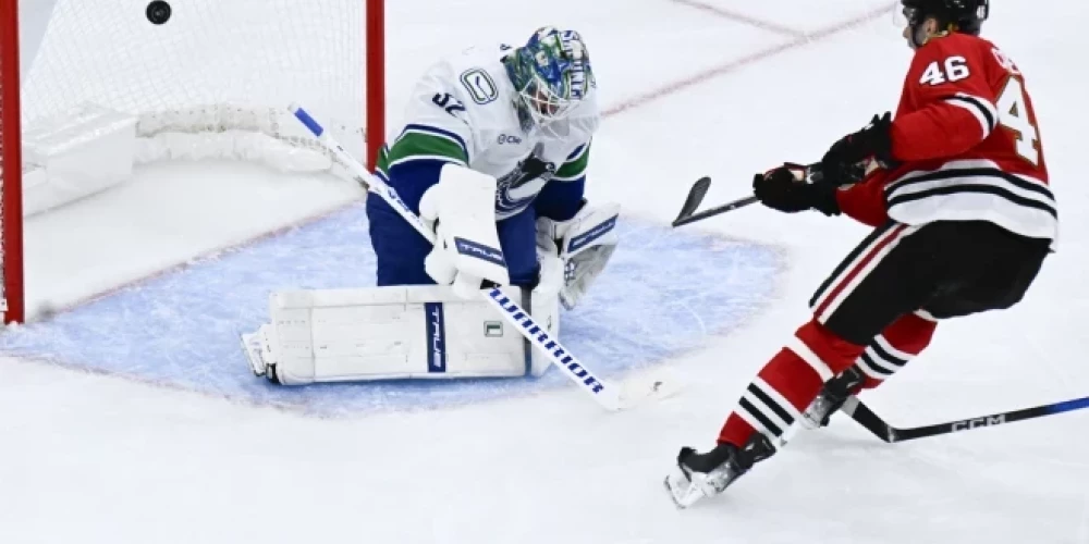 «Кэнакс» выиграли у команды «Чикаго Блэкхокс» в серии послематчевых бросков.