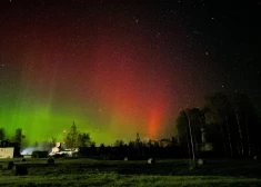 FOTO: Ziemeļblāzma pār Latviju – iedzīvotāji dalās pasakainos attēlos