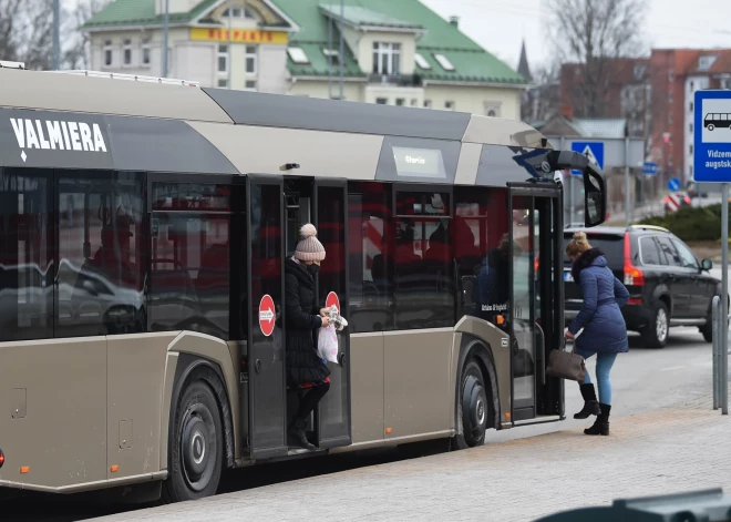 Satiksmes ministrija sola pārskatīt plānoto sabiedriskā transporta samazinājumu Vidzemē