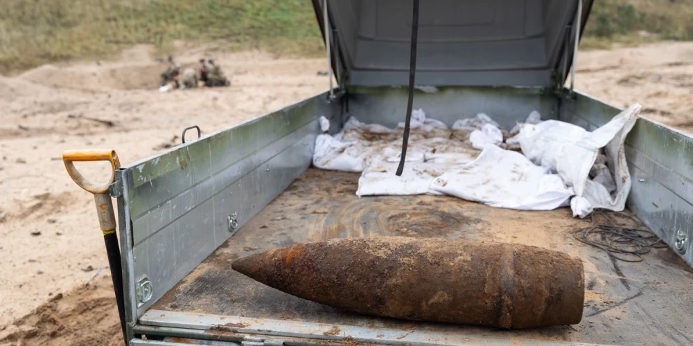 No 6. līdz 19. oktobrim Ropažu novada Cekulē norisinājās ikgadējās militārās mācības “Detonators 2025”, kuru laikā tiks veikta teritorijas attīrīšana no sprādzienbīstamiem priekšmetiem Cekules bijušās munīcijas noliktavas teritorijā.