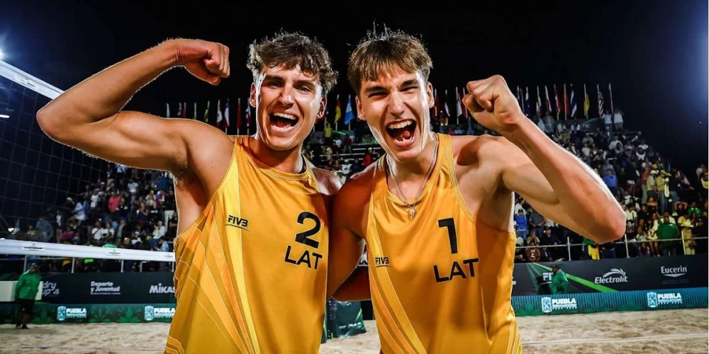 U-21 pasaules čempioni Kristians Fokerots (pa kreisi) un Gustavs Auziņš.