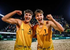 U-21 pasaules čempioni Kristians Fokerots (pa kreisi) un Gustavs Auziņš.