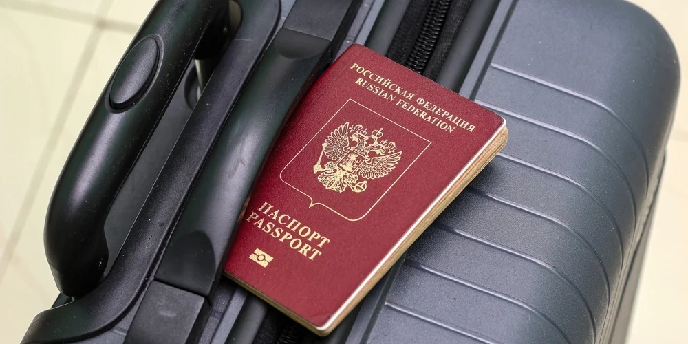 Krievu tūristu aktivitāte Eiropā strauji aug, neskatoties uz sankciju riskiem.