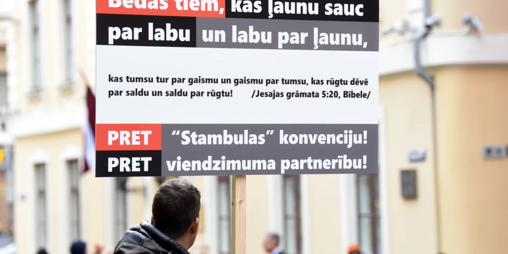 Tāpat kā visā sabiedrībā, arī Latvijas Baznīcās nav vienota viedokļa par palikšanu vai izstāšanos no Stambulas konvencijas.