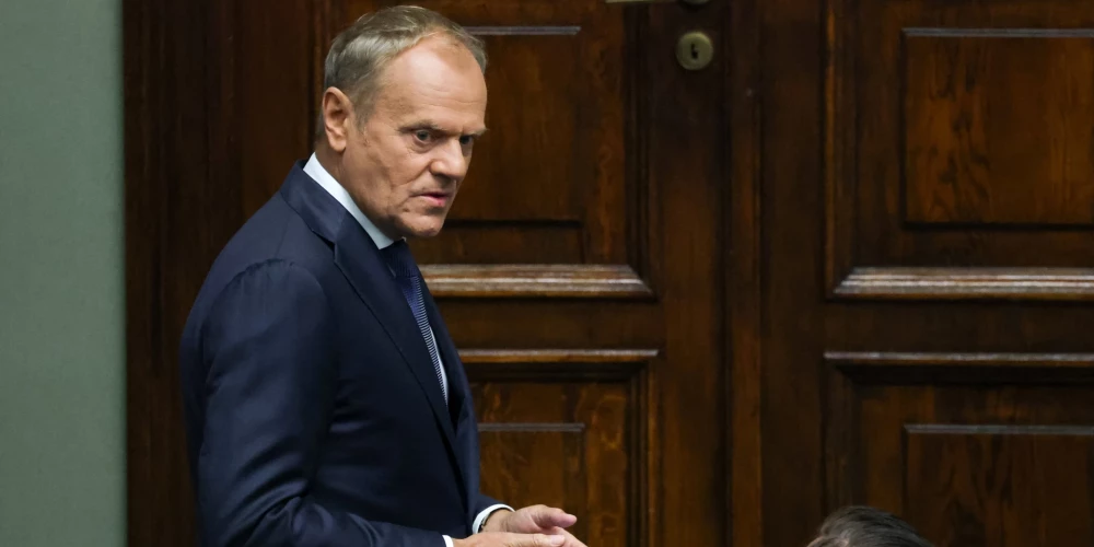 Polijā aizturēts vīrietis par mēģinājumu ar Molotova kokteili uzbrukt valdošās partijas birojam.