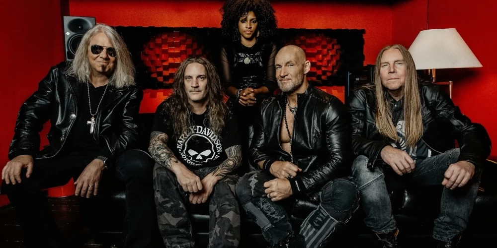 Группа Primal Fear была основана в 1997 году Ральфом Шиперсом (вокал, экс-участник Gamma Ray) и Матом Синнером (бас-гитара, вокал, продюсирование, группа Sinner).