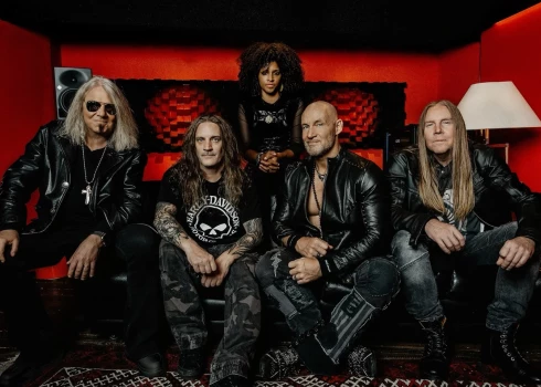 Группа Primal Fear была основана в 1997 году Ральфом Шиперсом (вокал, экс-участник Gamma Ray) и Матом Синнером (бас-гитара, вокал, продюсирование, группа Sinner).