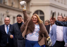Skandalozā Rumānijas politiķe, Eiroparlamenta deputāte Šošoake sola "salauzt Zelenskim kājas". Kādēļ šī dāma tā trako?