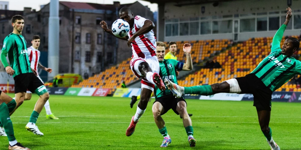"Liepājas" futbolisti Rīgā ar uzvaru pār "Audu" garantēja sev bronzas medaļas (foto: Mārtiņš Vējš)