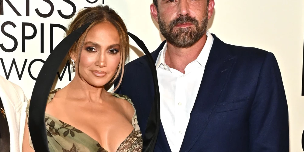 Dženifera Lopesa un Bens Afleks filmas "Zirnekļsievietes skūpsts" pirmizādes vakarā Ņujorkā šā gada oktobrī.