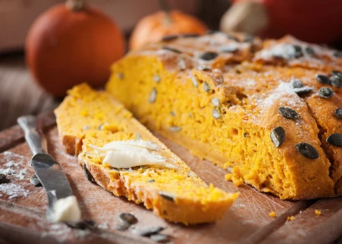 Ķirbja maize ar ķirbja sēklām