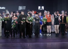 Sandras Silas latviešu izcilo kinofilmu tērpu modes skate, atklājot "Riga Fashion Week" (foto: Mārtiņš Ziders)