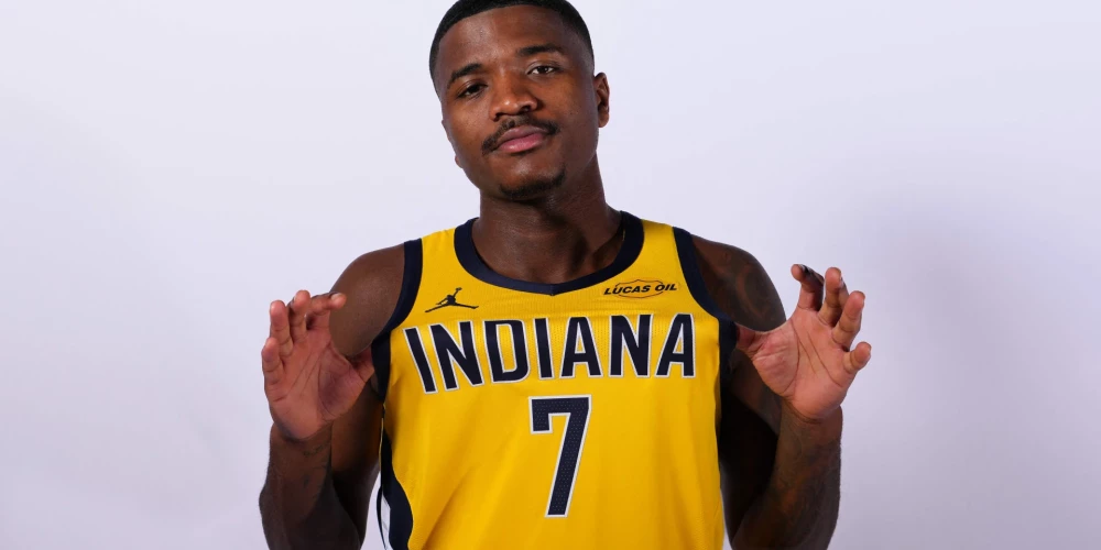 Kemam Džounsam NBA sezona sākusies ar ieslodzījumu. 