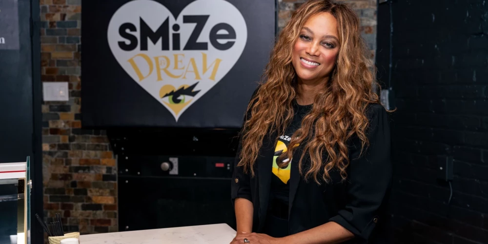 Supermodele Taira Benksa atvērusi saldējuma veikalu.