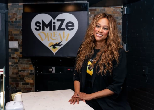 Supermodele Taira Benksa atvērusi saldējuma veikalu.