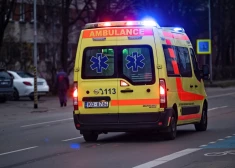 "Pamodās no blīkšķa un redzēja, ka omīte guļ uz grīdas" - mediķi atklāj patiesu stāstu, kā mazbērni izglāba omei dzīvību