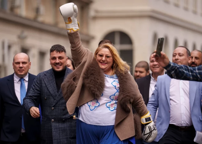 Скандальный депутат Европарламента от Румынии Диана Шошоакэ обещает "сломать Зеленскому ноги". Почему эта дама так взбесилась?