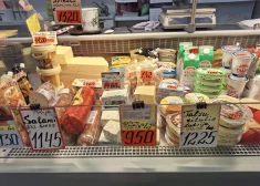 FOTO: tirgū siers dārgāks par gaļu? Skat, cik šobrīd maksā piena produkti Centrāltirgū