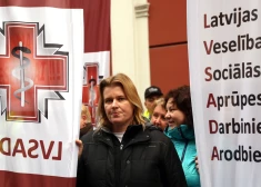 "Tas ir tikai pirmais solis" — mediķu arodbiedrība izsaka neuzticību veselības ministram