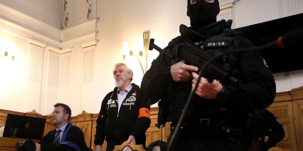 Jurajs Cintula speciālajā krimināltiesā, kur viņam pasludina spriedumu (foto: Scanpix / AP)