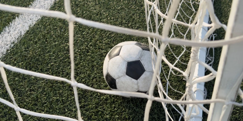 Valdība atbalsta jaunā futbola stadiona projekta turpināšanu. 
