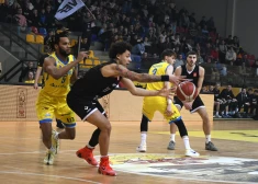 "VEF Rīga" Latvijas basketbola derbijā izcīna uzvaru pār "Ventspili"