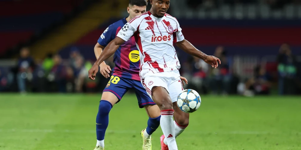 Trešās kārtas mačā "Barcelona" mājās ar 6:1 (2:0) pārspēja Pirejas "Olympiacos" no Grieķijas.