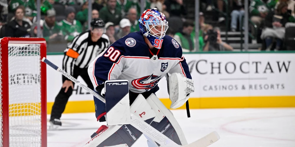 Merzļikins atvaira 22 metienus "Blue Jackets" uzvarā pār "Stars" komandu.