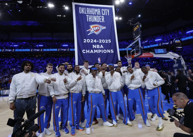 Jaunā NBA sezona sākas ar čempionu gredzenu pasniegšanu un "Thunder" dramatisku uzvaru