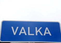 Autovadītājus brīdina par autoceļu apledojumu Valkas un Smiltenes apkārtnē