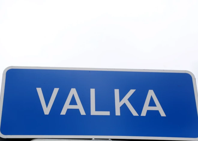 Autovadītājus brīdina par autoceļu apledojumu Valkas un Smiltenes apkārtnē