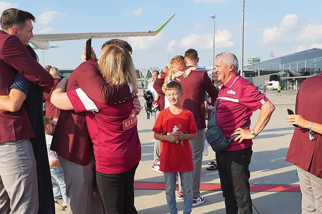 2023. gadā lidostā Rīga, sagaidot mazdēlus Rodionu un Artūru, kuri kopā ar Latvijas izlasi Pasaules kausā basketbolā izcīnīja 5. vietu.