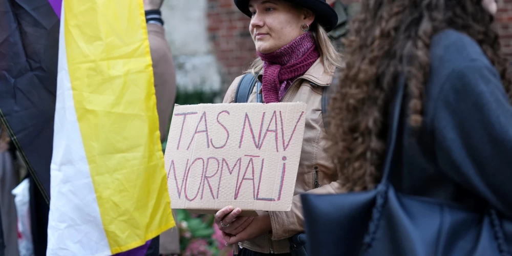 На протесте против выхода Латвии из Стамбульской конвенции.