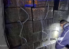 Rēzeknes novadā apturēta automašīna ar 240 tūkstošiem kontrabandas cigarešu