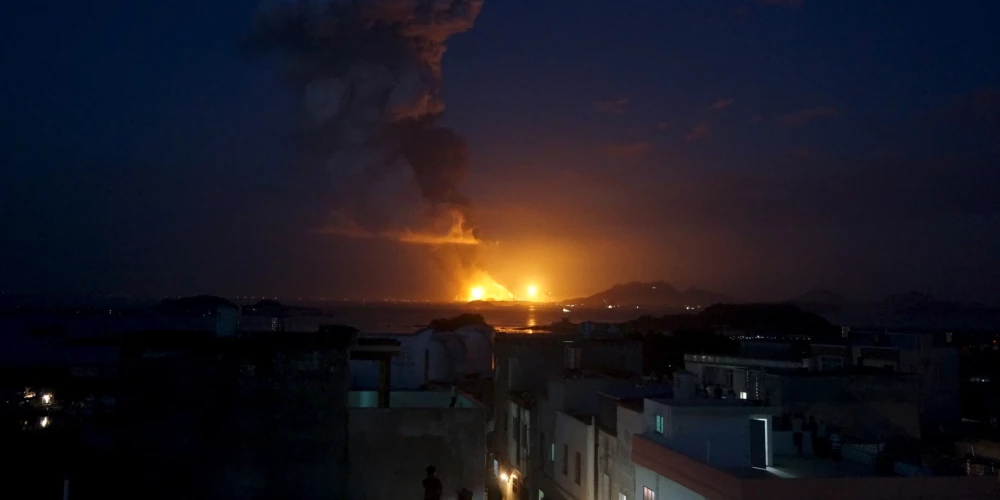 Eiropā vienlaikus notikuši divi incidenti naftas pārstrādes rūpnīcās, kas saistītas ar Krieviju.