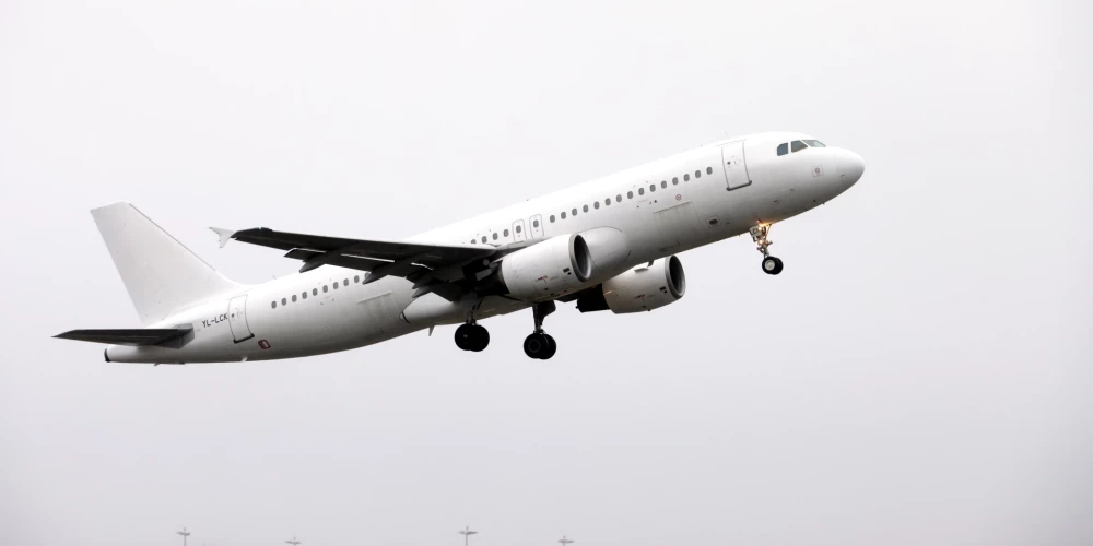 Latvijā bāzēto aviokompāniju SIA "SmartLynx Airlines Latvia" ir iegādājusies esošā uzņēmuma vadība un specializēts investīciju fonds Nīderlandē.