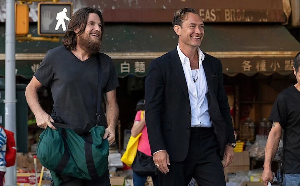 Brāļu lāsts glancētā mērcē. Seriāla "Black Rabbit" recenzija