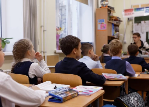 Vēstures skolotājs Kaspars Spunde uzskata, ka izglītības sistēma Latvijā var būt vienota tikai tad, ja mazākumtautību skolas tiks dekonstruētas un saturiski tiks izveidotas jauna veida skolas.