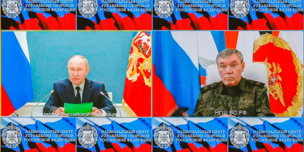 Krievijas diktators Vladimirs Putins un armijas ģenerālštāba priekšnieks Valērijs Gerasimovs kodolmācības vēroja no droša attāluma, izmantojot videosakarus