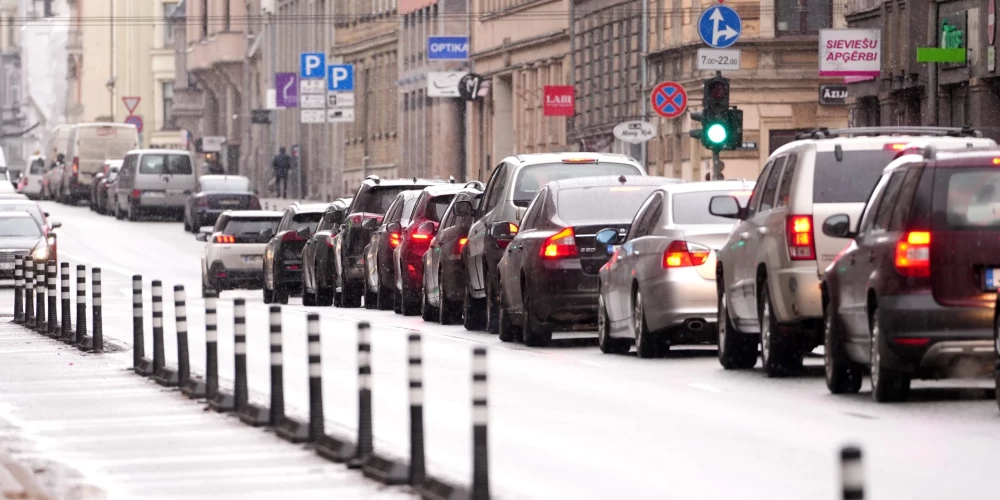 Automašīnas Rīgas ielās