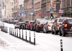 Rīgā līdz 2030. gadam cer samazināt gaisu piesārņojošo automašīnu skaitu un vecināt sabiedriskā transporta pieejamību