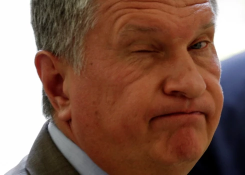 "Rosņeft" vadītājs Igors Sečins tiek sen uzskatīts par vienu no vistuvākajiem Kremļa diktatora Vladimira Putina līdzgaitnieku vēl no laikiem, kad Putins strādāja Sanktpēterburgas mērijā