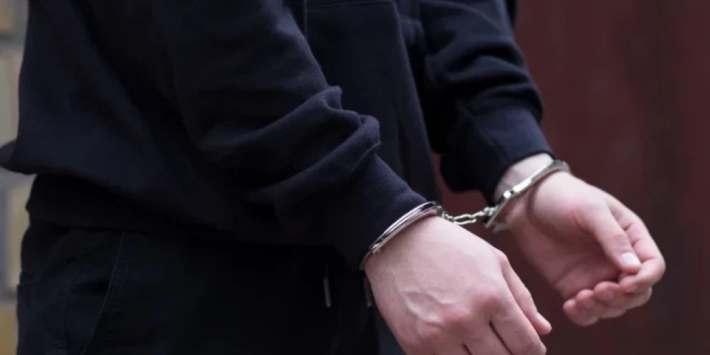 Aizturētais pilsonis nodots Valsts policijai.