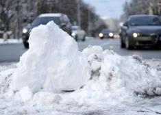 CSDD atgādina par prasībām automašīnām Latvijā ziemas periodā