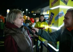 FOTO: Krustkalnos atklāts jauns "Lidl" veikals - pirmie klienti rindā iestājās 13 stundas pirms veikala atvēršanas
